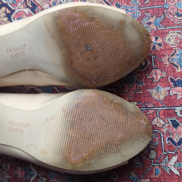 Cream peep-toe heels with high heel and textured material - Picture 8 of 15